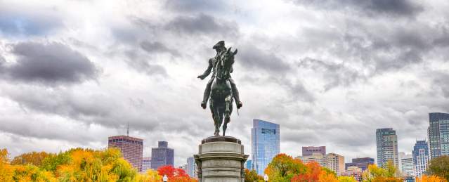 GW Statue in Fall