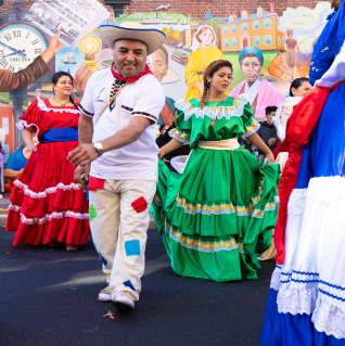 Latin street performers