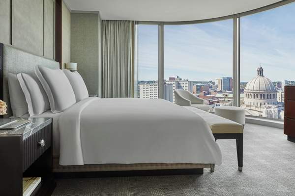 Four Seasons Hotel One Dalton