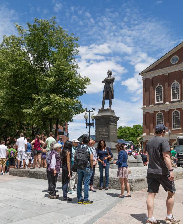  tour guides tours outside faneuil hall