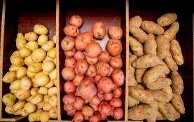 Maximucks Farmers Market potatoes