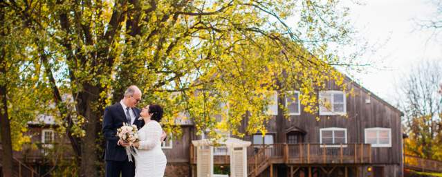 Elegant estate with sixteen luxury suites in manor house, cottage and barn feature whirlpool tubs, fireplace, full body steam shower, wet bar.