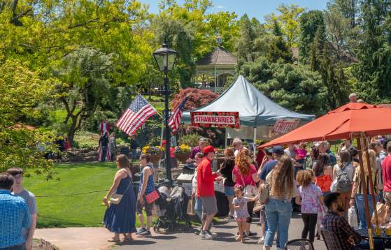 Peddler's Village Strawberry Festival