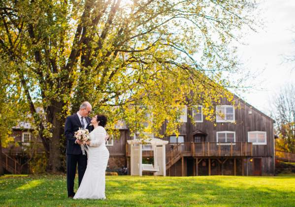Elegant estate with sixteen luxury suites in manor house, cottage and barn feature whirlpool tubs, fireplace, full body steam shower, wet bar.