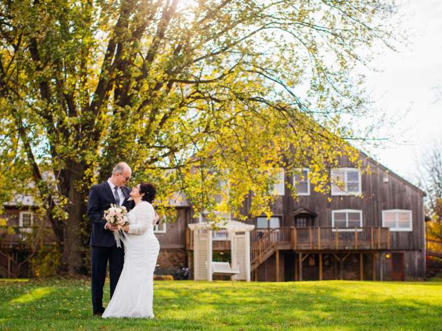 Elegant estate with sixteen luxury suites in manor house, cottage and barn feature whirlpool tubs, fireplace, full body steam shower, wet bar.