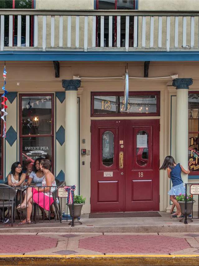 The Doylestown Inn is a boutique hotel offering 11 charming and beautiful guestrooms in the heart of historic Doylestown.