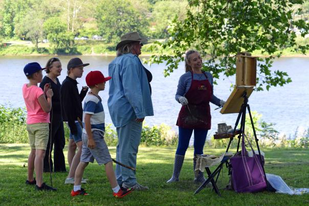 Artist Alison Menke during the Bucks County Plein Art Festival