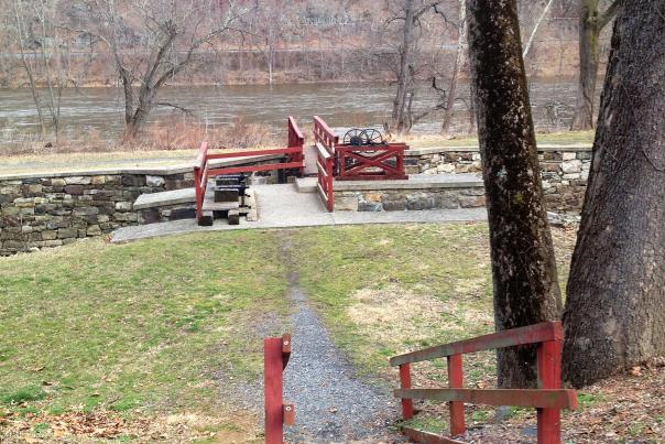 Path to the Delaware River