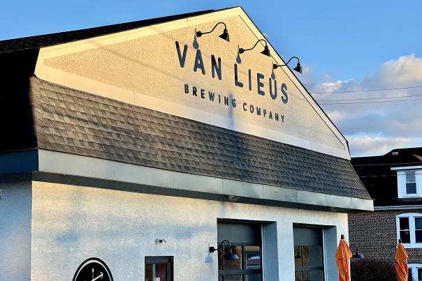 Van Lieus Outside
