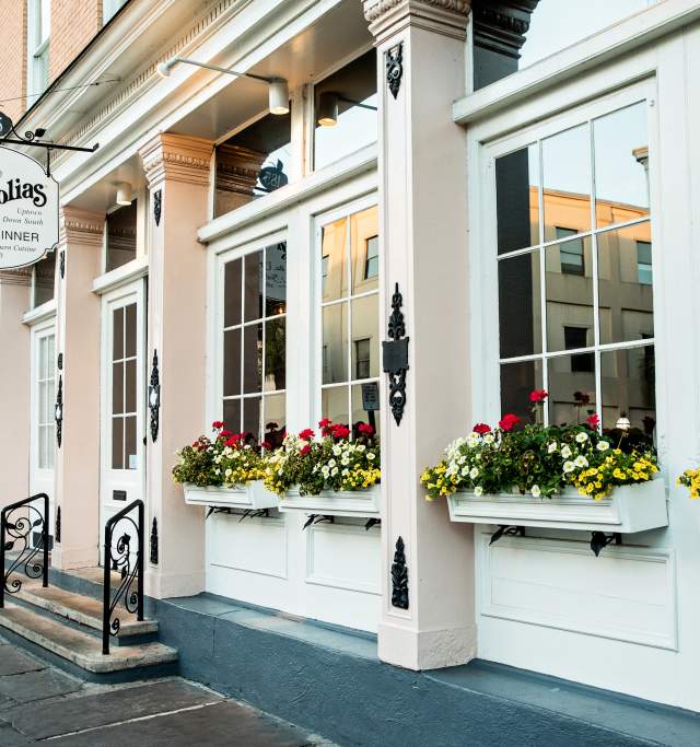 Magnolia's Restaurant Facade