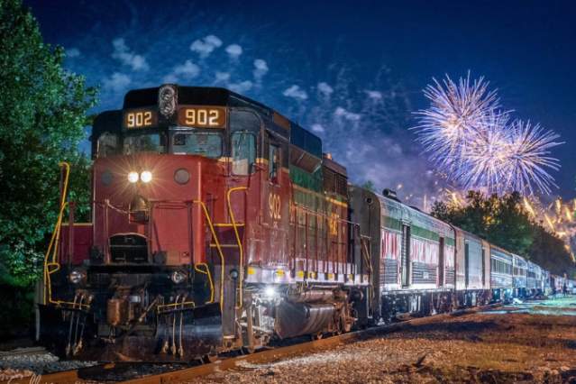 Cincinnati Dinner Train: Riverfest and the W&S/WEBN Fireworks Edition