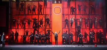 Another Brick in the Wall (photo: Yves Renaud, Opera de Montreal)