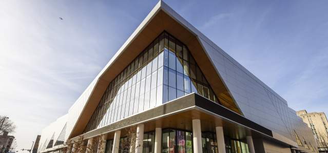 5th and Elm Exterior of Cincinnati's First Financial Center