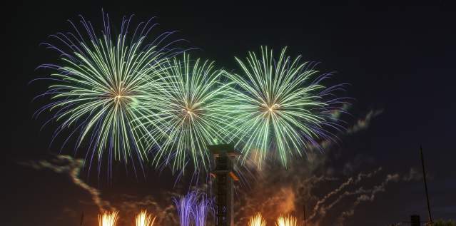 vibrant exciting fireworks over the Cincinnati skyline