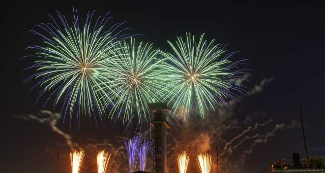 vibrant exciting fireworks over the Cincinnati skyline