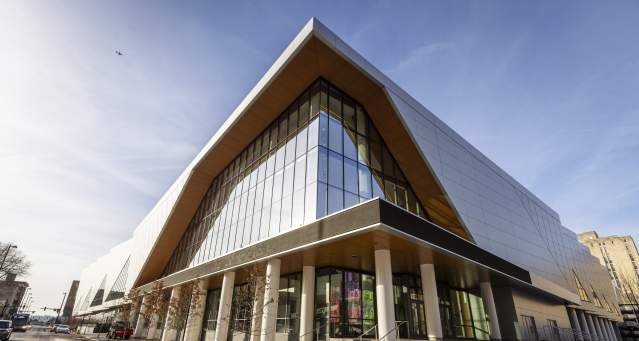 5th and Elm Exterior of Cincinnati's First Financial Center