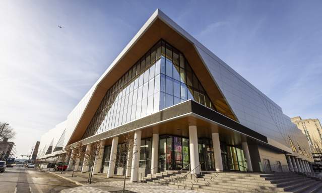 5th and Elm Exterior of Cincinnati's First Financial Center