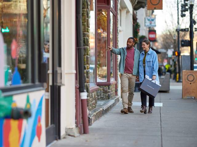 Shopping on Vine Street, photo John Ciotti