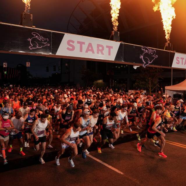 Runners at Flying Pig Marathon lined up at starting line