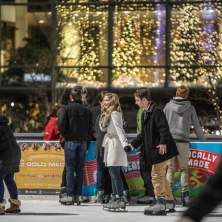 Couple ice skating on the Fountain Square Ice Rink (photo: CincinnatiUSA.com)