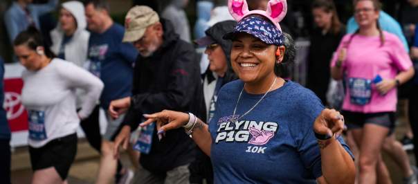 A shot of several Flying Pig runners.