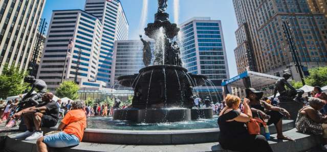 Crowd at Fountain Square (photo: Louis Rideout)