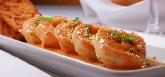 Plate of fresh shrimp served at a restaurant