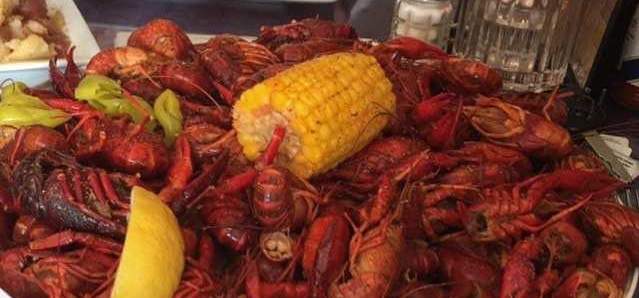 Knotty-Pine-crawfish-boil-briellejohnson_92