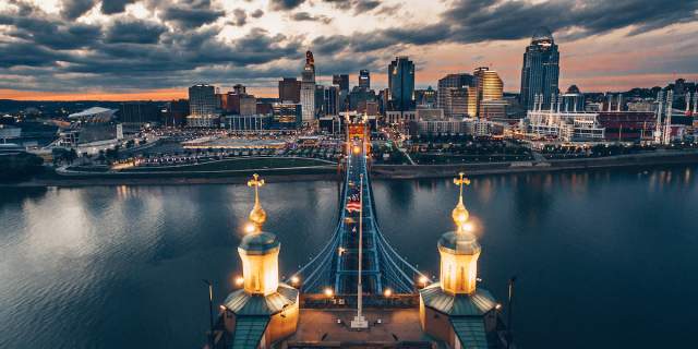 Cincinnati skyline at night