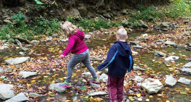 Kids playing in a creek at Cincinnati Nature Center (photo: Erin Woiteshek)