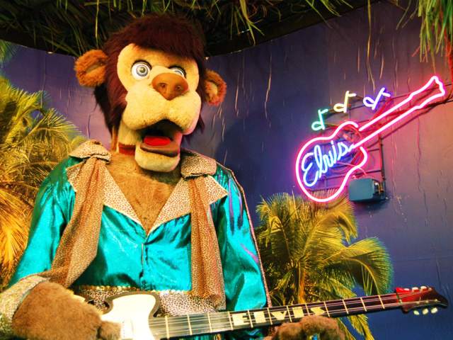 An Elvis animatronic located at Jungle Jim's International Market.