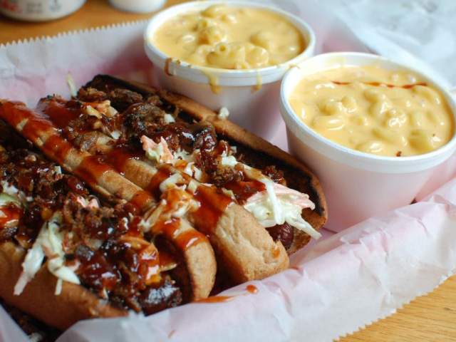 Hot dog and mac'n'cheese at Eli's BBQ (photo: Erin Woiteshek)