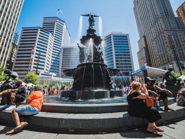 Crowd at Fountain Square (photo: Louis Rideout)