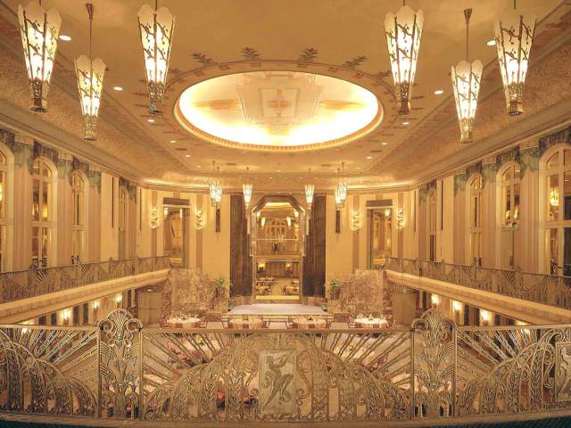 The hall of mirrors in the Hilton Netherland Plaza