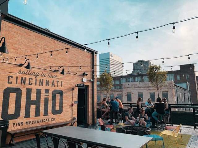 Rooftop bar at Pins Mechanical (photo: @lunalyss)