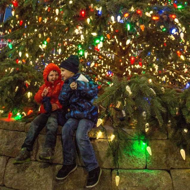 Kids enjoying the Fountain Square tree during the holidays