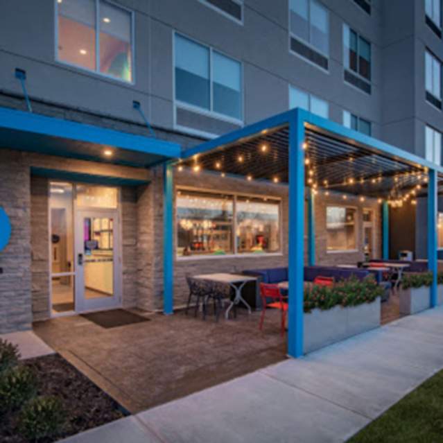 Tru by Hilton Exterior