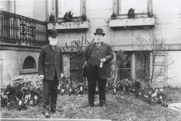 Charles and William Howard Taft in front of the Taft Museum of Art, 1907 (Photo: Taft Museum of Art)