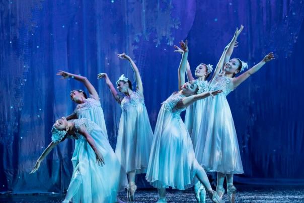 Cincinnati Ballet's The Nutcracker (photo: Peter Mueller)
