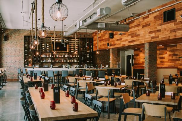 interior of tables and bar of alto pizza kitchen and bar in covington ky