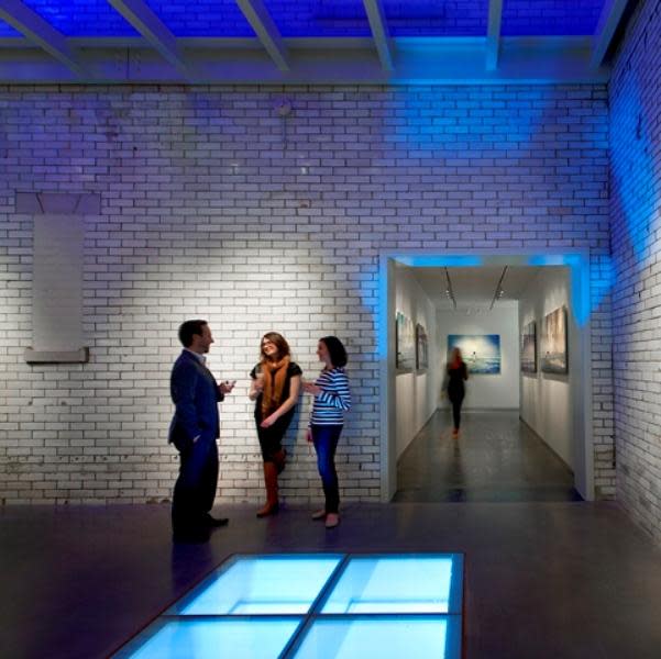 21c Museum Hotel (photo: 21c Museum Hotel) People standing and talking in the solarium at the 21C Museum Hotel (photo: 21c Museum Hotel)