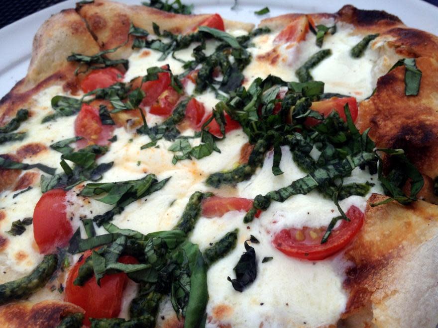 Margherita pizza at Incline Public House (Photo: Paige E. Malott) Margherita pizza at Incline Public House (Photo: Paige E. Malott)