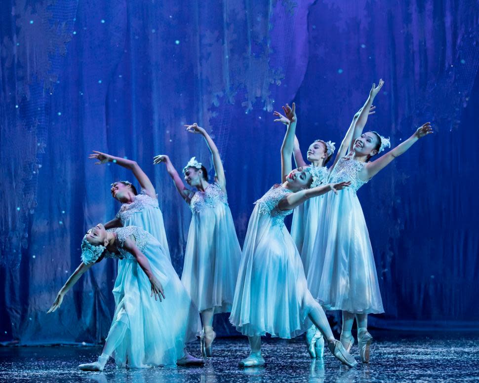 Cincinnati Ballet's The Nutcracker (photo: Peter Mueller) Cincinnati Ballet's The Nutcracker (photo: Peter Mueller)