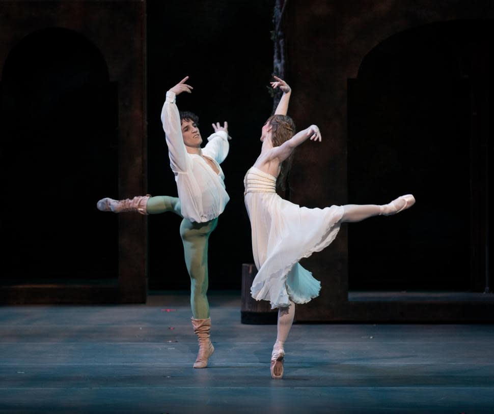 Romeo and Juliet, Cincinnati Ballet (photo: Peter Mueller) Romeo and Juliet, Cincinnati Ballet (photo: Peter Mueller)