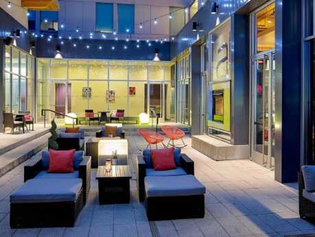 Aloft Hotel Chesapeake patio
