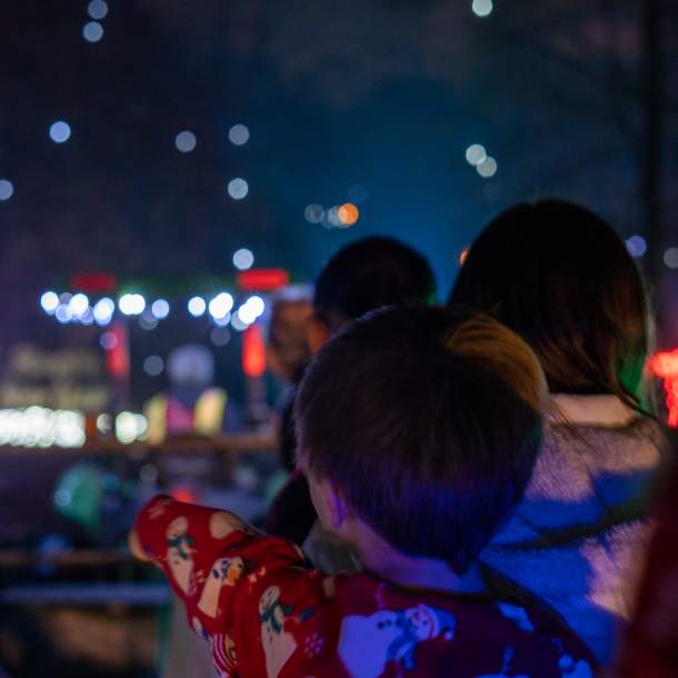 Kid pointing at holiday lights