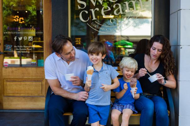 family_with_ice_cream