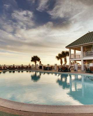 Islander Hotel & Resort Poolside