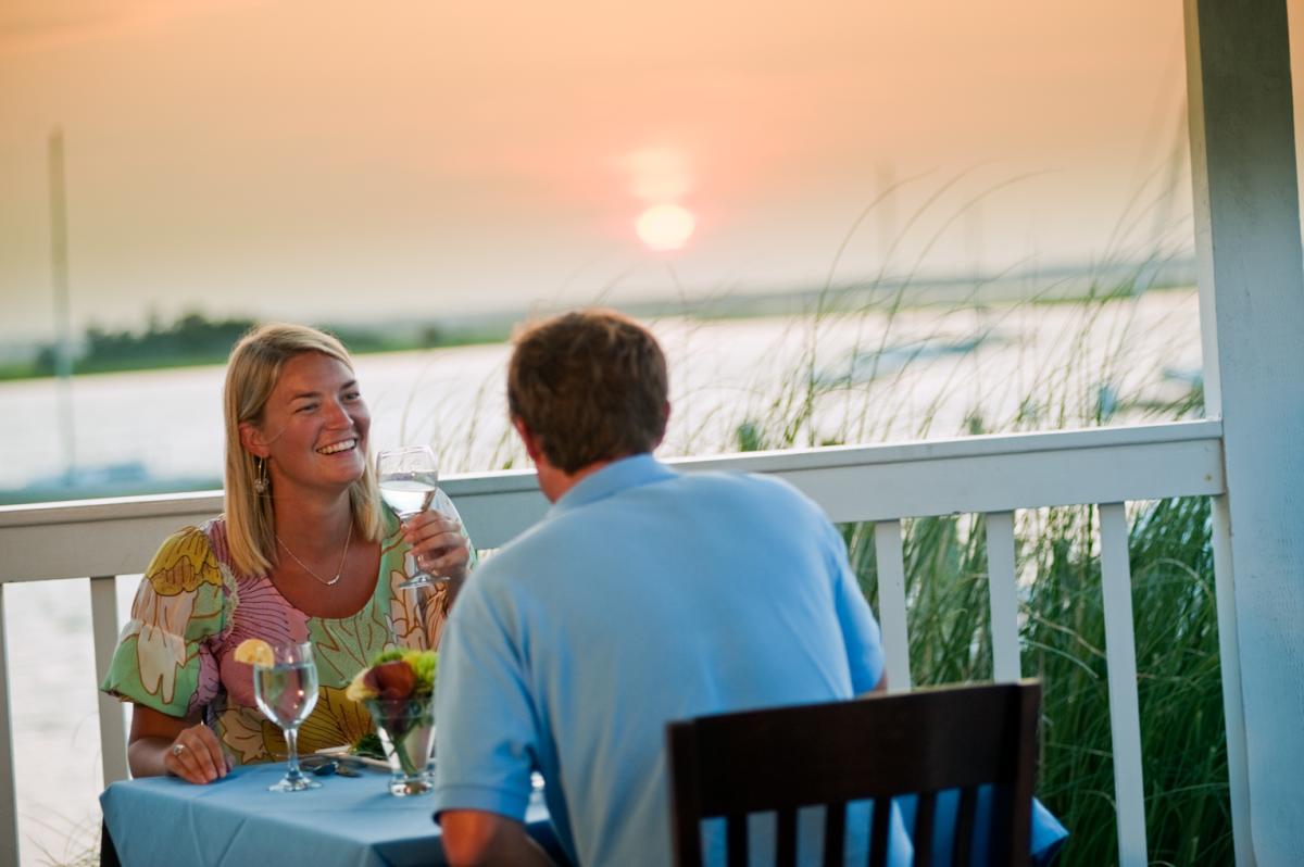 couple, romantic dinner