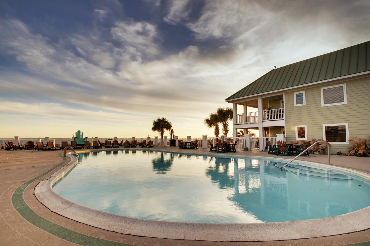 Islander Hotel & Resort Poolside